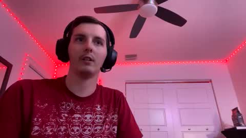 Snapshot of derekdings chatting on December 10, 11:08 pm derekdings online show from December 10, 11:08 pm