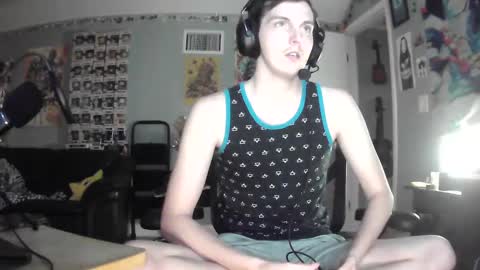 Snapshot of derekdings chatting on December 22, 1:23 am derekdings online show from December 22, 1:23 am