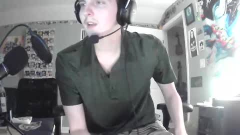 Snapshot of derekdings chatting on December 26, 5:58 am derekdings online show from December 26, 5:58 am