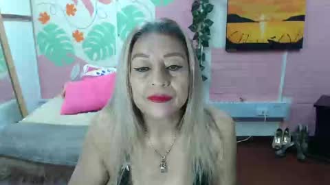 Snapshot of desire_latin chatting on February 27, 8:42 pm VALERIA online show from February 27, 8:42 pm