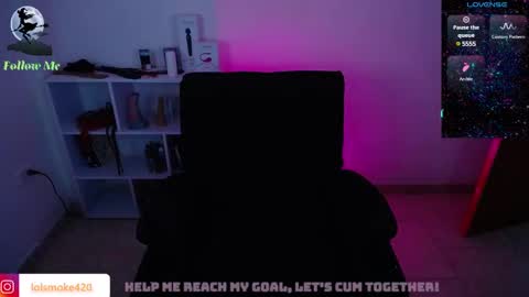 Snapshot of destroyall420 chatting on January 31, 10:10 pm Lola Bdsm and fries online show from January 31, 10:10 pm
