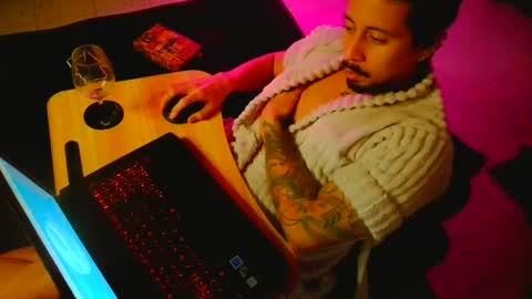 Snapshot of dickdamian_ chatting on December 9, 1:40 am Damin online show from December 9, 1:40 am