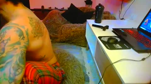 Snapshot of dickdamian_ chatting on December 14, 6:09 pm Damin online show from December 14, 6:09 pm