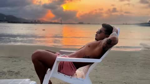 Snapshot of dickdamian_ chatting on December 17, 8:45 am Damin online show from December 17, 8:45 am