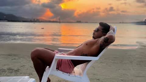 Snapshot of dickdamian_ chatting on December 19, 8:24 am Damin online show from December 19, 8:24 am