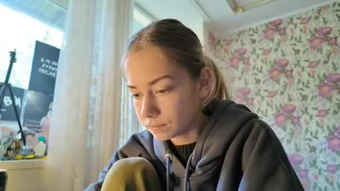 dinorahmroczkowski online show from September 19, 8:18 am