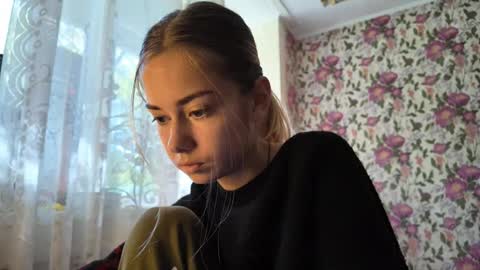 dinorahmroczkowski online show from September 13, 9:01 am