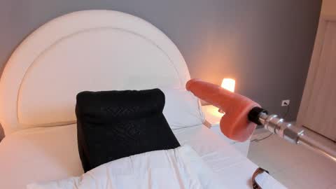 Snapshot of divine_sin chatting on February 27, 10:42 pm divine_sin online show from February 27, 10:42 pm