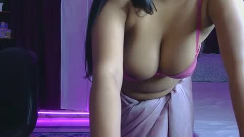 Snapshot of divyakhan chatting on December 24, 5:05 am divyakhan online show from December 24, 5:05 am