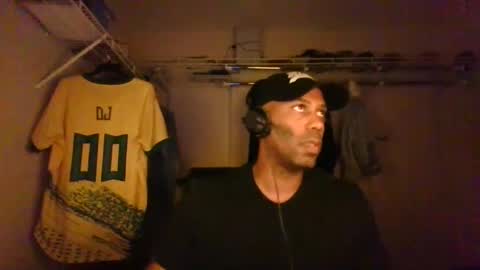 Snapshot of djsage chatting on September 17, 8:01 pm djsage online show from September 17, 8:01 pm