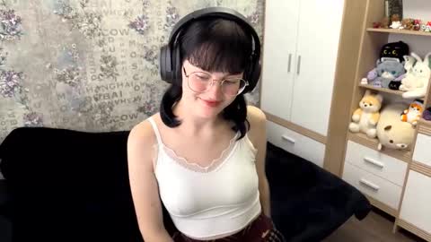 Snapshot of dodiebabikian chatting on September 11, 12:17 pm Annie PVT IS OPEN online show from September 11, 12:17 pm