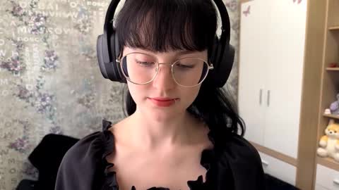 Snapshot of dodiebabikian chatting on September 10, 12:06 pm Annie PVT IS OPEN online show from September 10, 12:06 pm