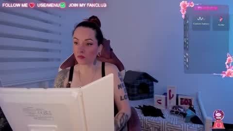 Snapshot of domina_deivis chatting on March 3, 6:26 am I WILL BE BACK ON WEDNESDAY DECEMBER 4 0100AM COLOMBIA TIME online show from March 3, 6:26 am