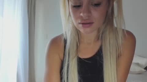 Snapshot of donnna19 chatting on February 28, 1:47 pm Donatella online show from February 28, 1:47 pm