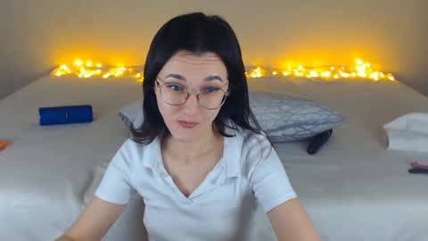 Snapshot of dorotty_ chatting on December 6, 1:35 am Your Dorotty online show from December 6, 1:35 am