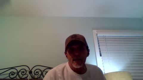 Snapshot of dowbo7777 chatting on December 16, 12:26 am dowbo online show from December 16, 12:26 am