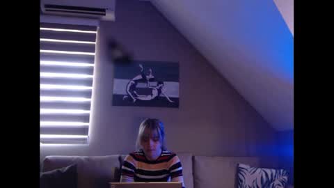 Snapshot of dreamcatcherfantasy chatting on February 11, 11:20 am A girl online show from February 11, 11:20 am