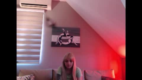 Snapshot of dreamcatcherfantasy chatting on March 3, 8:05 am A girl online show from March 3, 8:05 am