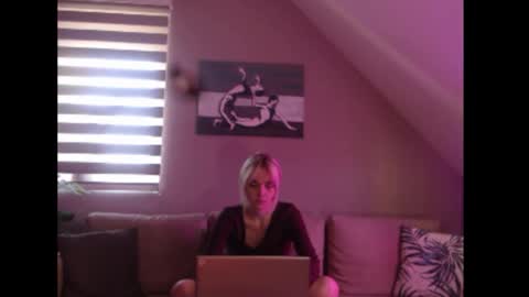 Snapshot of dreamcatcherfantasy chatting on September 15, 7:32 am A girl online show from September 15, 7:32 am