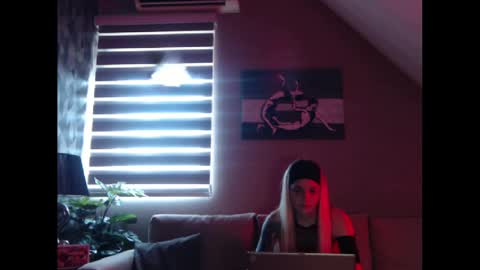 Snapshot of dreamcatcherfantasy chatting on February 12, 10:56 am A girl online show from February 12, 10:56 am