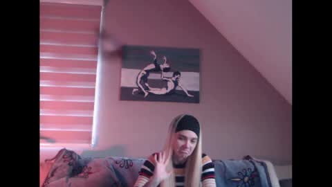 Snapshot of dreamcatcherfantasy chatting on January 6, 7:52 am A girl online show from January 6, 7:52 am