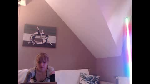 Snapshot of dreamcatcherfantasy chatting on December 2, 7:41 am A girl online show from December 2, 7:41 am