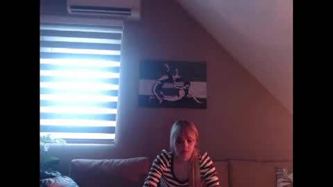 Snapshot of dreamcatcherfantasy chatting on December 11, 10:58 am A girl online show from December 11, 10:58 am