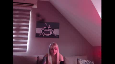 Snapshot of dreamcatcherfantasy chatting on March 12, 11:20 am A girl online show from March 12, 11:20 am