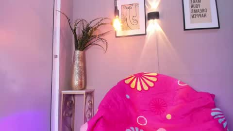 Snapshot of dulce__fiore07 chatting on September 17, 12:52 pm dulce__fiore07 online show from September 17, 12:52 pm
