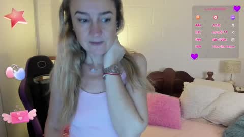Snapshot of dulcejulia chatting on February 19, 11:25 pm Sweetnina online show from February 19, 11:25 pm