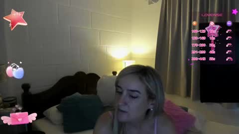 Snapshot of dulcejulia chatting on March 9, 8:21 pm Sweetnina online show from March 9, 8:21 pm