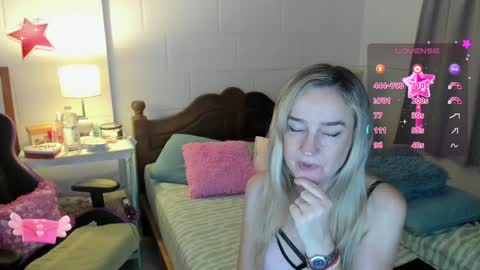 Snapshot of dulcejulia chatting on February 2, 8:41 pm Sweetnina online show from February 2, 8:41 pm