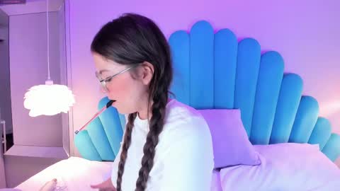 dulcevela online show from March 11, 7:35 am