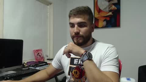 Snapshot of dylanhot10 chatting on February 11, 11:44 pm dylanhot10 online show from February 11, 11:44 pm