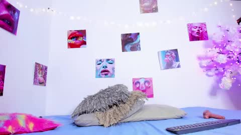 Snapshot of ebony_cute9 chatting on February 11, 8:20 pm ebony_cute9 online show from February 11, 8:20 pm