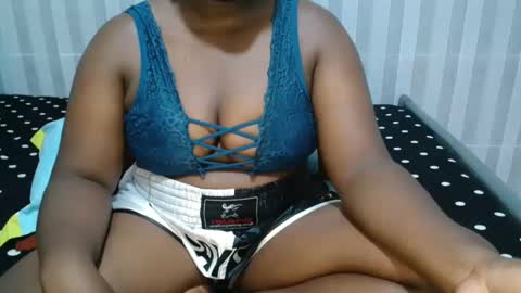 Snapshot of ebony_sabrina chatting on February 25, 8:47 am Sabrina online show from February 25, 8:47 am