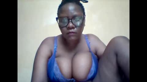 Snapshot of ebonybussy chatting on September 18, 9:35 am MAMITO online show from September 18, 9:35 am