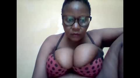 Snapshot of ebonybussy chatting on September 13, 10:39 am MAMITO online show from September 13, 10:39 am