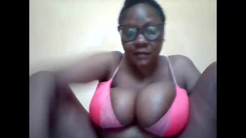 Snapshot of ebonybussy chatting on September 19, 9:57 am MAMITO online show from September 19, 9:57 am