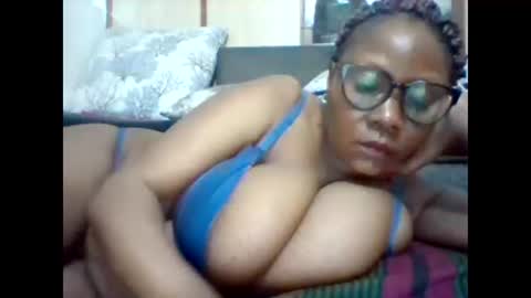 Snapshot of ebonybussy chatting on March 1, 11:28 am MAMITO online show from March 1, 11:28 am