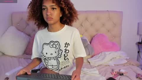 Snapshot of ebonygoddes03 chatting on December 30, 1:04 am Queen Ebony online show from December 30, 1:04 am