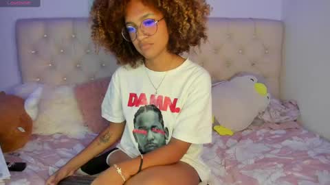 Snapshot of ebonygoddes03 chatting on February 27, 1:41 am Queen Ebony online show from February 27, 1:41 am