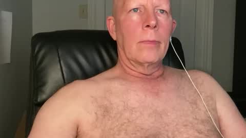 Snapshot of eddygl1968 chatting on December 20, 3:36 am Eddy online show from December 20, 3:36 am