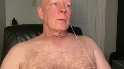 Snapshot of eddygl1968 chatting on December 5, 3:42 am Eddy online show from December 5, 3:42 am