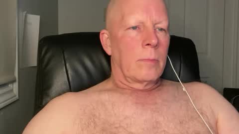 Snapshot of eddygl1968 chatting on December 4, 3:09 am Eddy online show from December 4, 3:09 am