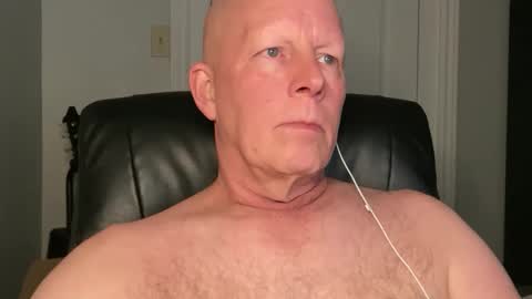 Snapshot of eddygl1968 chatting on February 10, 3:57 am Eddy online show from February 10, 3:57 am