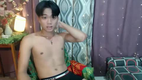 Snapshot of edelcum_xx chatting on February 22, 9:12 am edelcum_xx online show from February 22, 9:12 am
