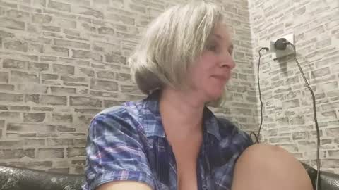 Snapshot of edithmanning chatting on January 20, 5:27 pm edithmanning online show from January 20, 5:27 pm