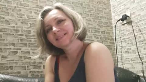 Snapshot of edithmanning chatting on February 15, 2:00 pm edithmanning online show from February 15, 2:00 pm