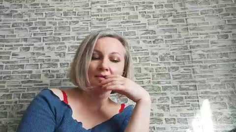 Snapshot of edithmanning chatting on March 7, 9:29 am edithmanning online show from March 7, 9:29 am